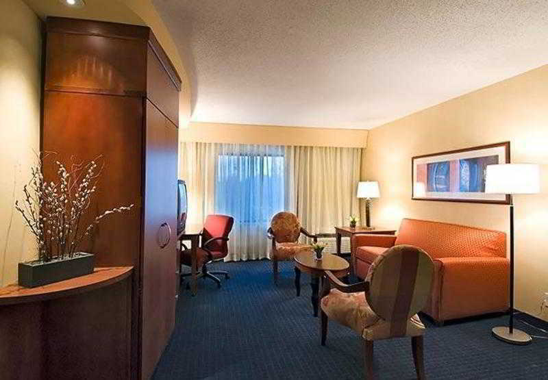 Отель Courtyard Hartford Фармингтон Экстерьер фото